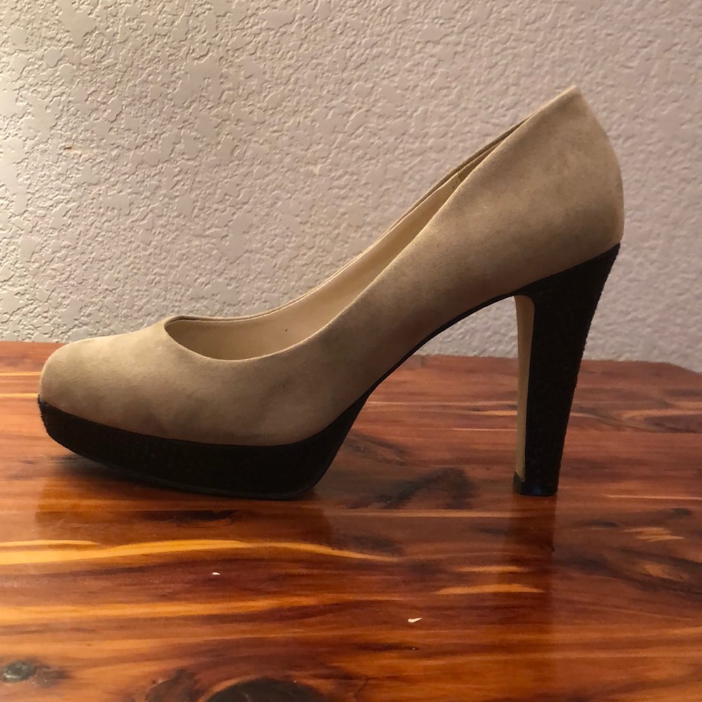 Size 9M Cato faux suede platform heels.